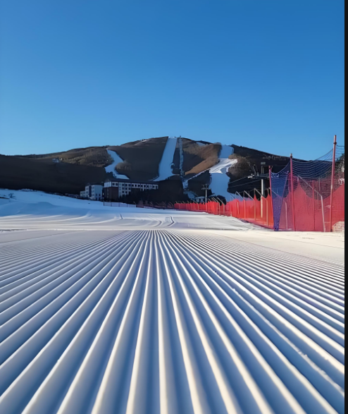 滑雪场设计公司带你观赏雪落林海，驰骋云端